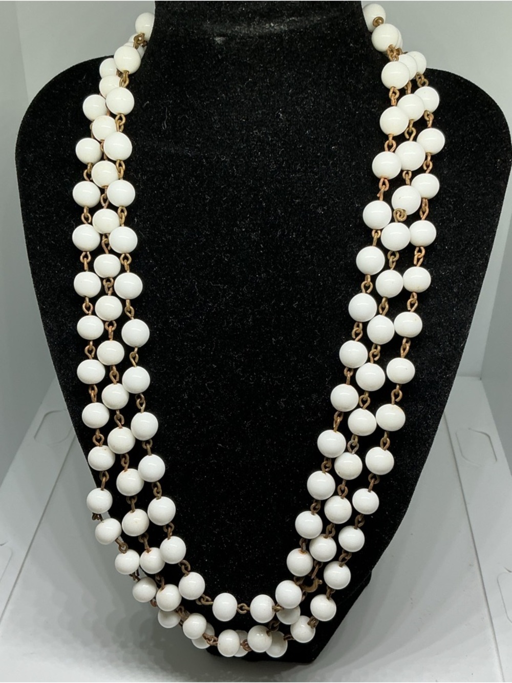 Vintage Milk Glass & White Lucite Jewelry Set - Picture 2 of 9